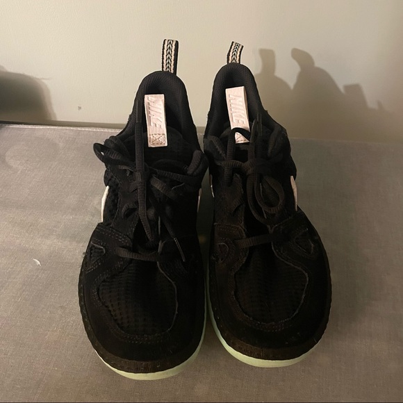 Nike Solarsoft Running :: Women’s Size 6 :: Black/Green - Picture 5 of 7